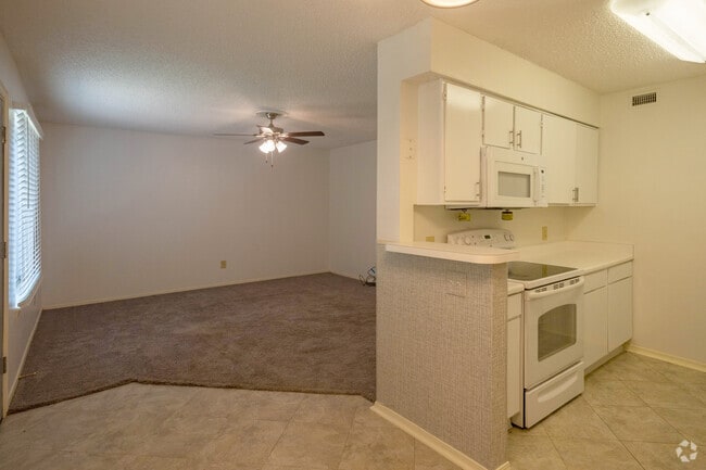 2BR, 1BA - 825SF