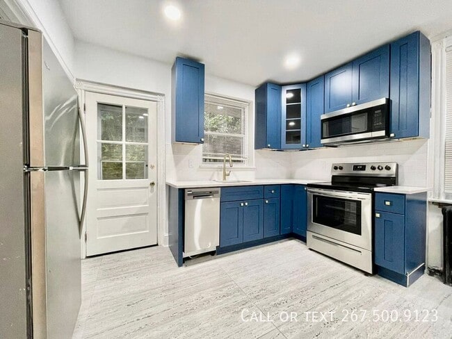 Building Photo - 4312 Spruce St Rental