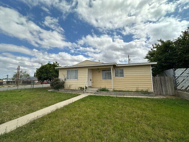 Photo - 101 D St House