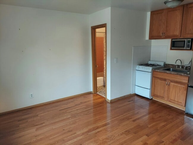 Photo - 2210 Pillsbury Ave Unit 15E