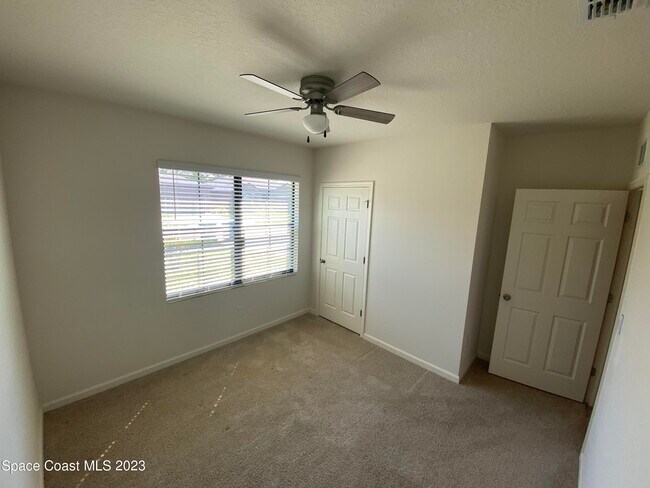 Photo - 510 Old Country SE Rd