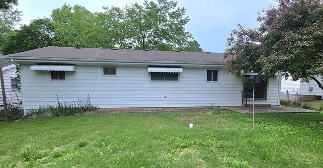 Photo - Beautiful 3 bedroom 2 bath! Southeast! $1295