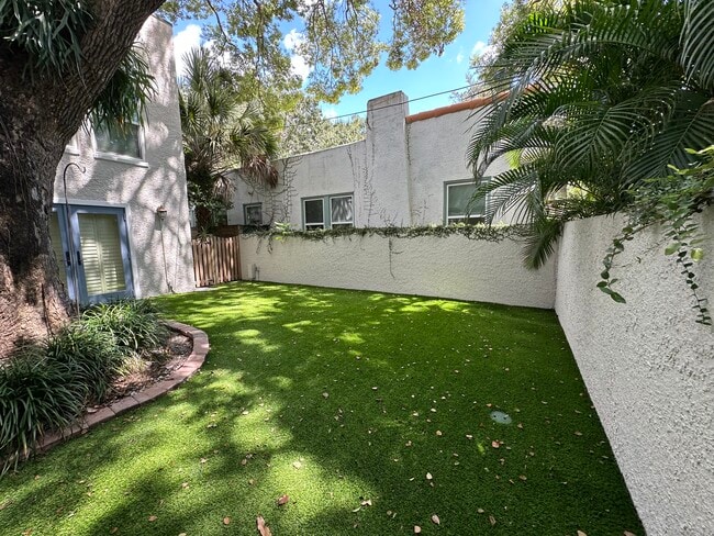 Patio de césped - 3403 W Granada St