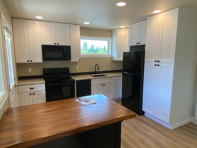 Kitchen - 1704 Eagles Nest Pl SE Unit 1704.5