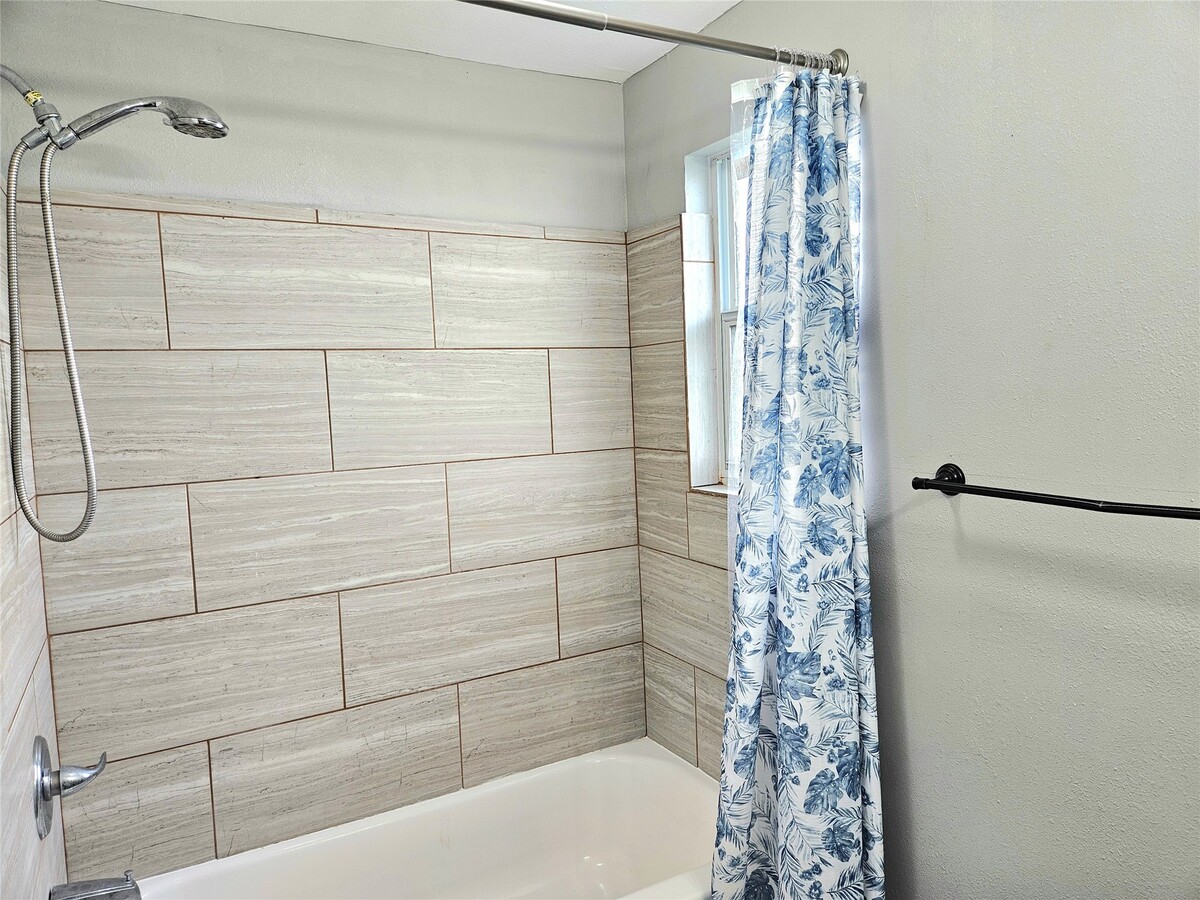 Photo - 4606 Warren Way