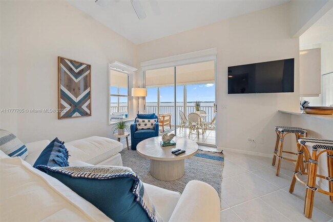 Photo - 5800 NE Island Cove Way Unidad 2407