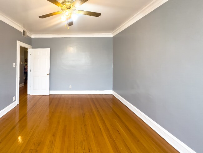 Photo - 8305 S Ashland Ave