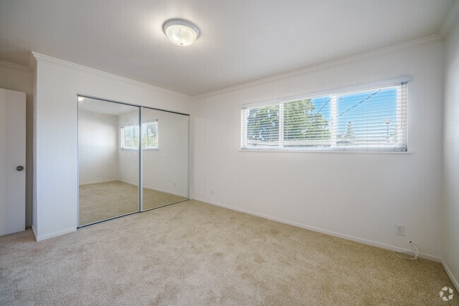 2BR, 1.5BA - 918SF - Primary Bedroom