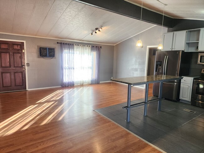 Photo - Beautiful 3 Bedroom with additonal 4th bedroom! Larg fenced front & backyard!!