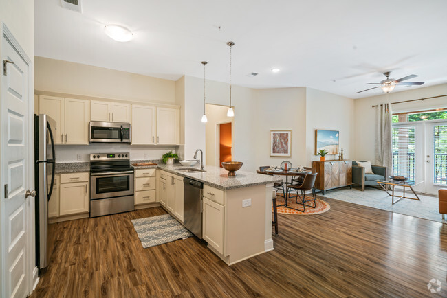 Lexington Kitchen/Dining - The Lodges at Lake Wylie Rental