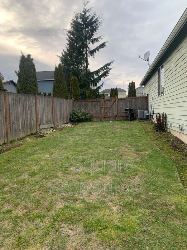 Photo - 629 199th St SW