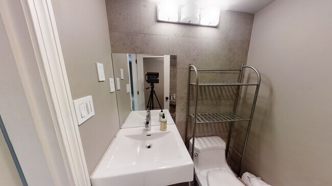 Photo - 329 W 4th St