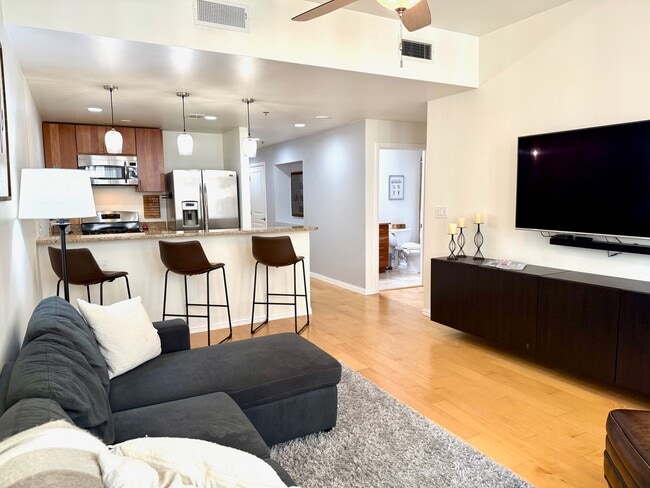 Building Photo - 1200 Main St Unit The Metropolitan #2607 Rental