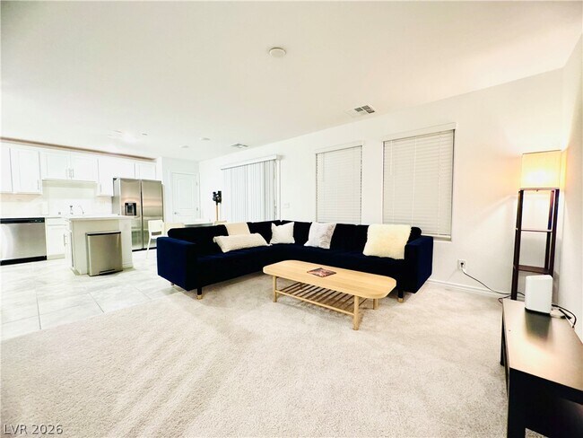 Photo - 356 Rosefinch St