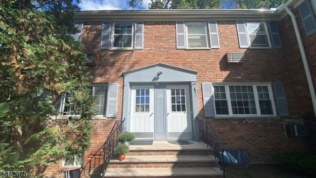 Building Photo - 28 Wedgewood Dr Unit 42