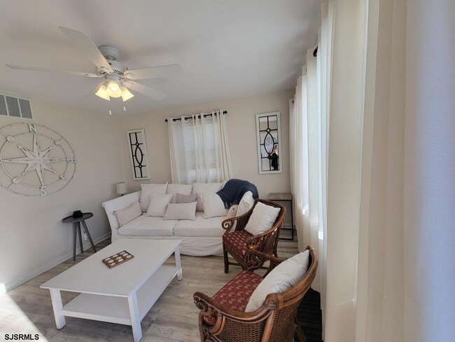 Photo - 209 N Granville Ave