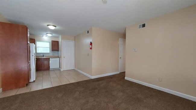 Building Photo - 66 E Norwich Ave