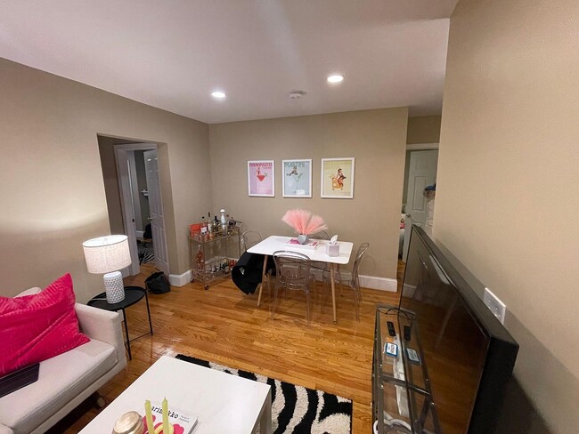 Building Photo - 76 Egmont St Unit 5 Rental
