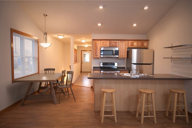 Photo - 481 Tracey Ln