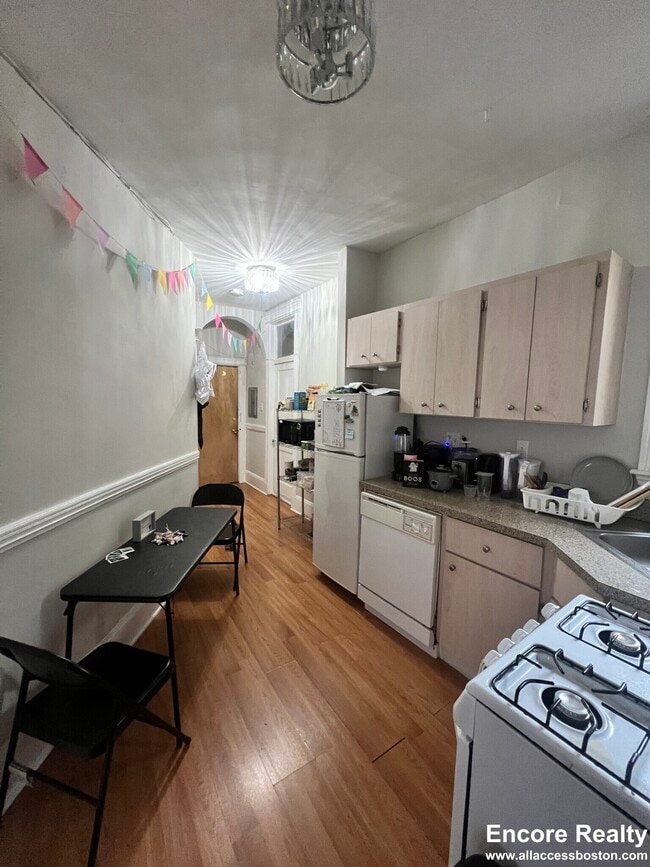 Building Photo - 38 Hemenway St Unit 37