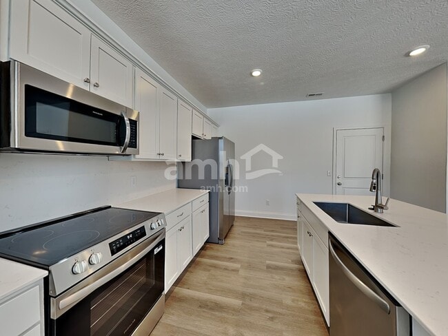 Photo - 1076 Broyles Xing