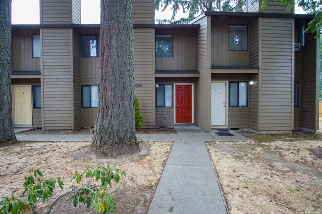 Building Photo - Tidy Townhouse in Tigard! Garage, Fireplac... Unit 15