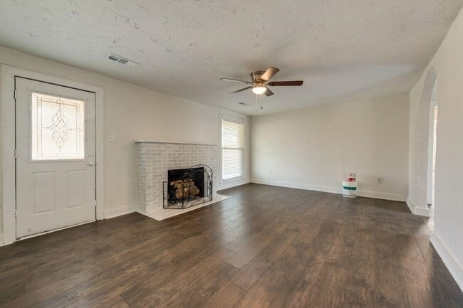 Photo - 618 W Purnell St