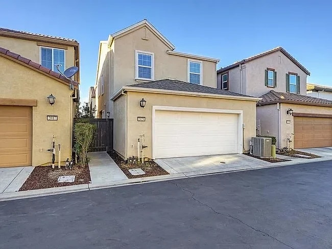 Building Photo - 2025 Honey Church Pl