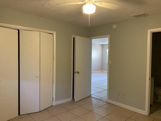 Photo - 825 Lyndhurst St