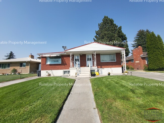 Building Photo - 978 I St Unit 978