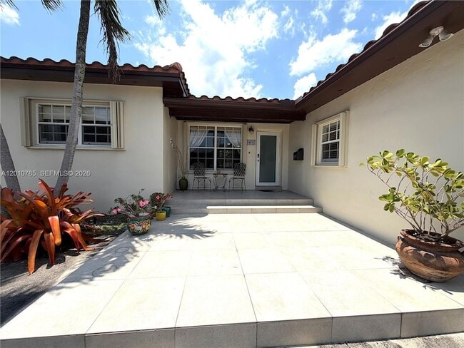 Building Photo - 1840 SW 29th Ave