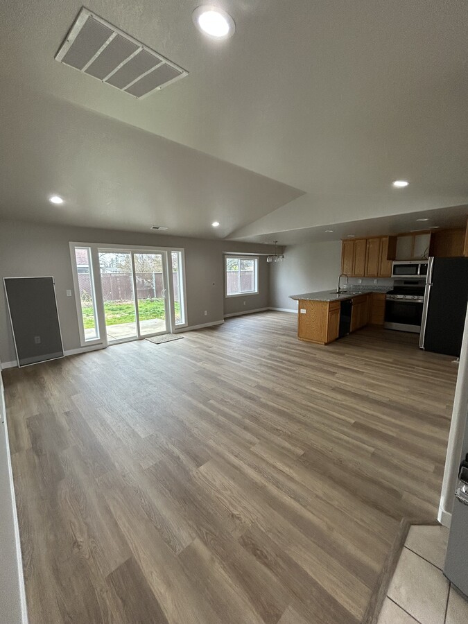 Photo - 941 Laurel St