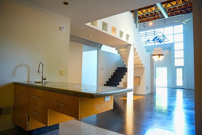 Building Photo - 1024 Hemphill Ave NW Rental