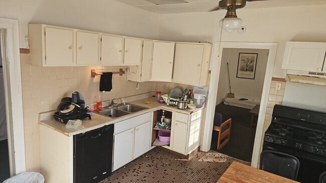 Photo - 163 Oak St