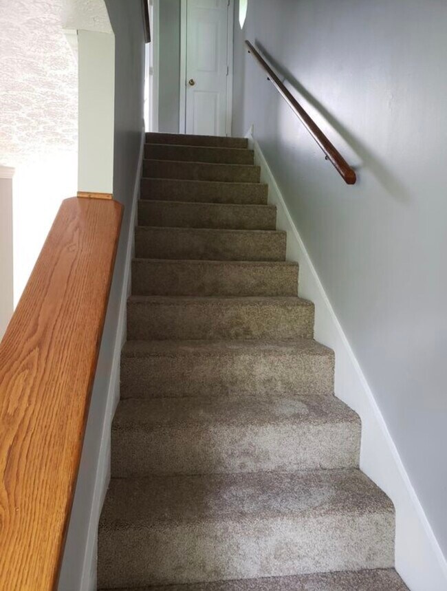 Photo - 445 Claircrest Dr