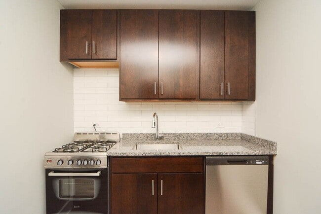 Photo - 1352 N Dearborn St Unit 403