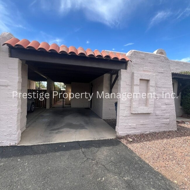 Photo - !!Charming Townhome With Fenced Yard!!
