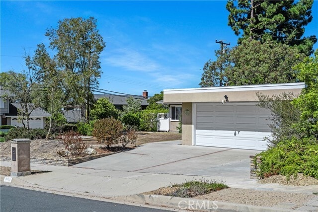 Building Photo - 28855 Cedarbluff Dr Rental