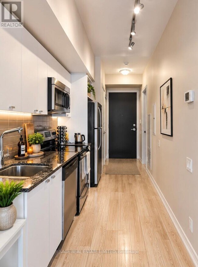 Photo - 105 The Queensway Unit 2712