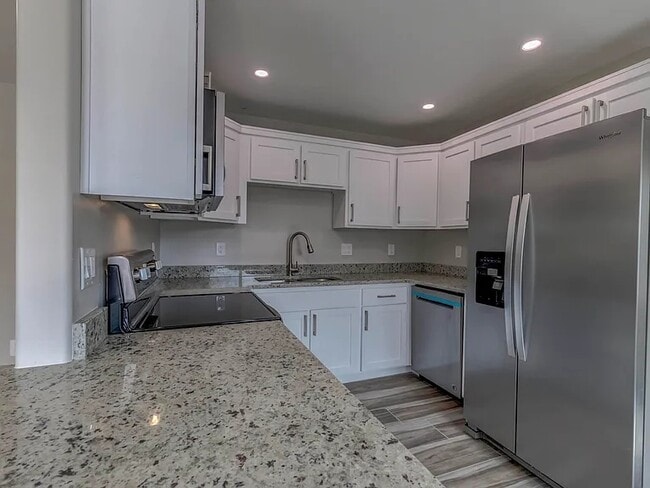 Photo - 405 E Mohave Rd