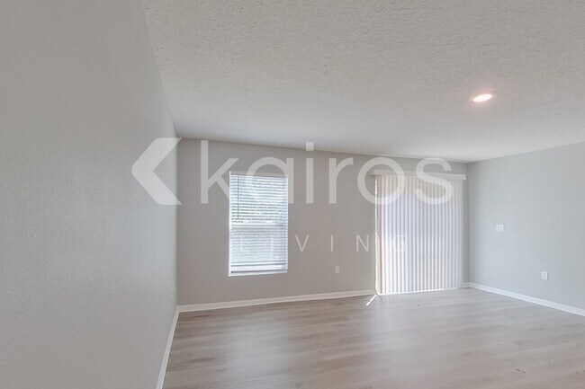 Photo - 1924 W Roseboro Dr