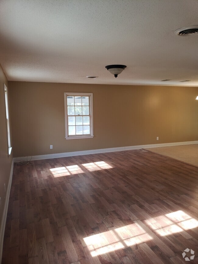 Building Photo - 140 Creekside Dr Rental