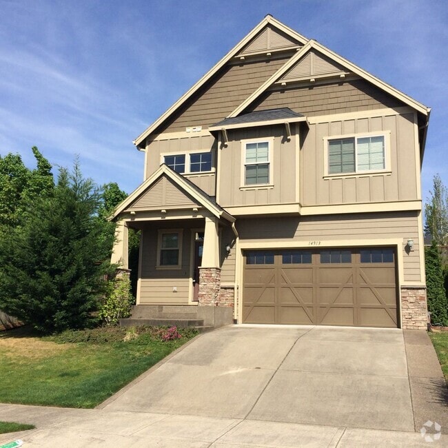 Building Photo - Spacious Home on Corner Lot with Excellent...