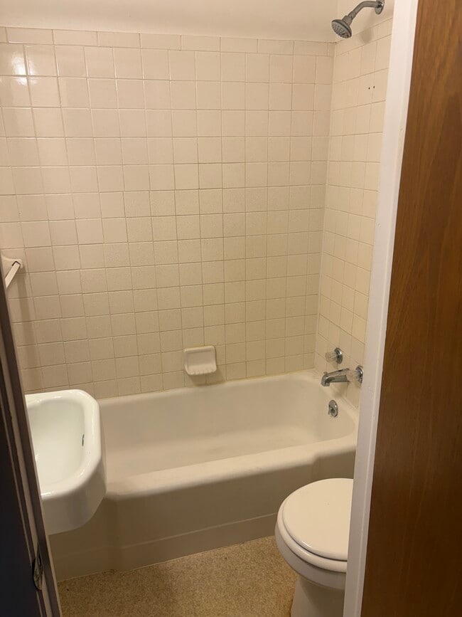 Photo - Courthouse View Apartments Unit 206