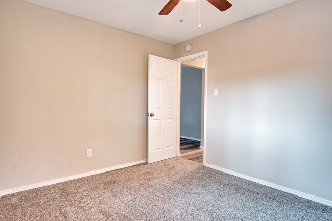 Photo - 2402 Ozark Dr