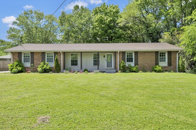 Building Photo - 213 Ivy Dr Rental