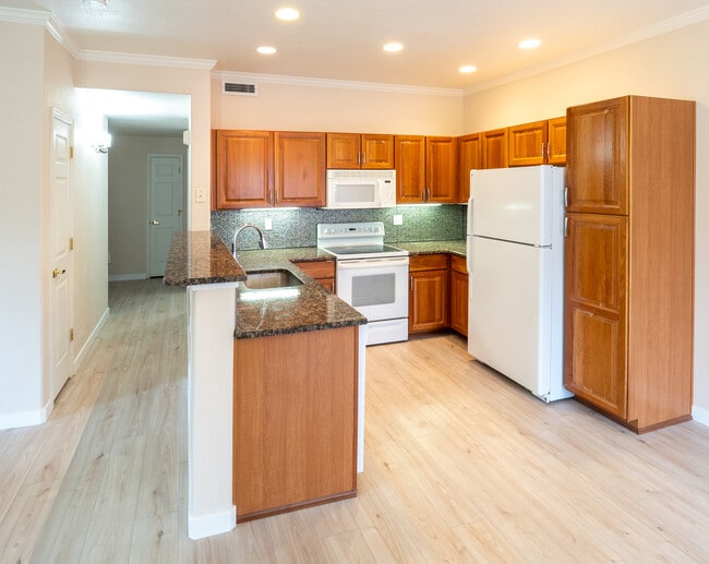 Building Photo - 4875 S Balsam Way Unit 10-101