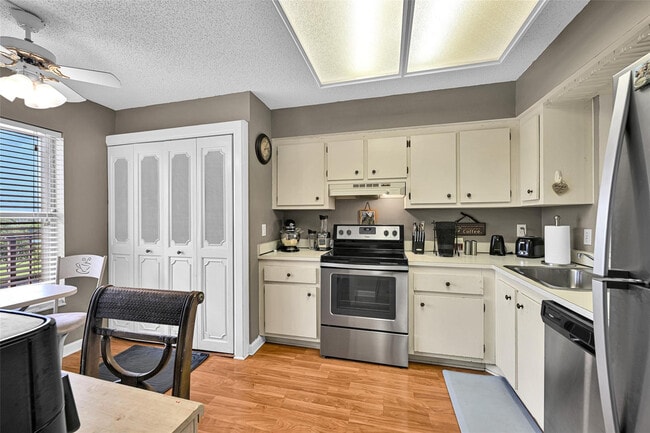 Photo - 4570 NW 18th Ave Unit 604