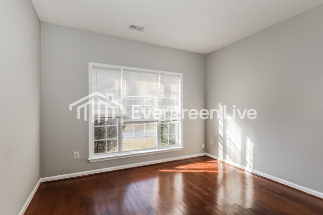 Photo - 185 Argonne Dr