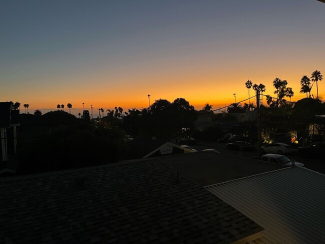 Building Photo - Avenida Aragon Unit C